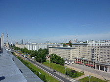 Blick von der Dachterrasse auf die Karl-Marx-Allee